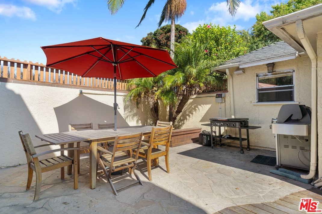 7301 82nd St, Los Angeles CA  90045-2418 exterior