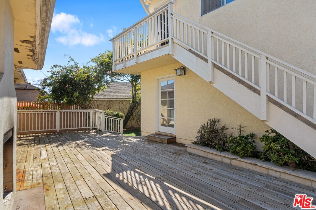 7301 82nd St, Los Angeles CA  90045-2418 exterior
