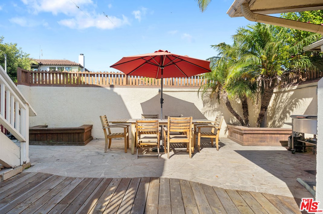 7301 82nd St, Los Angeles CA  90045-2418 exterior