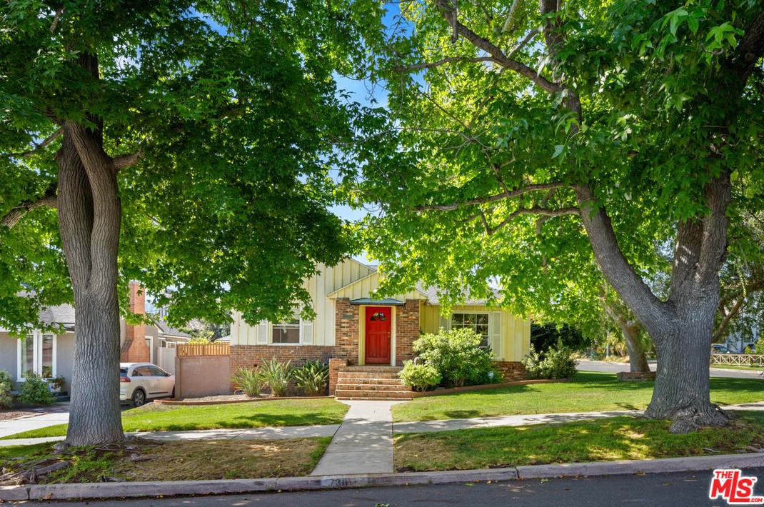 7301 82nd St, Los Angeles CA  90045-2418 exterior