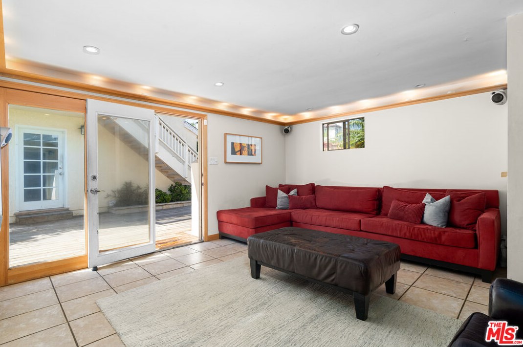 7301 82nd St, Los Angeles CA  90045-2418 exterior