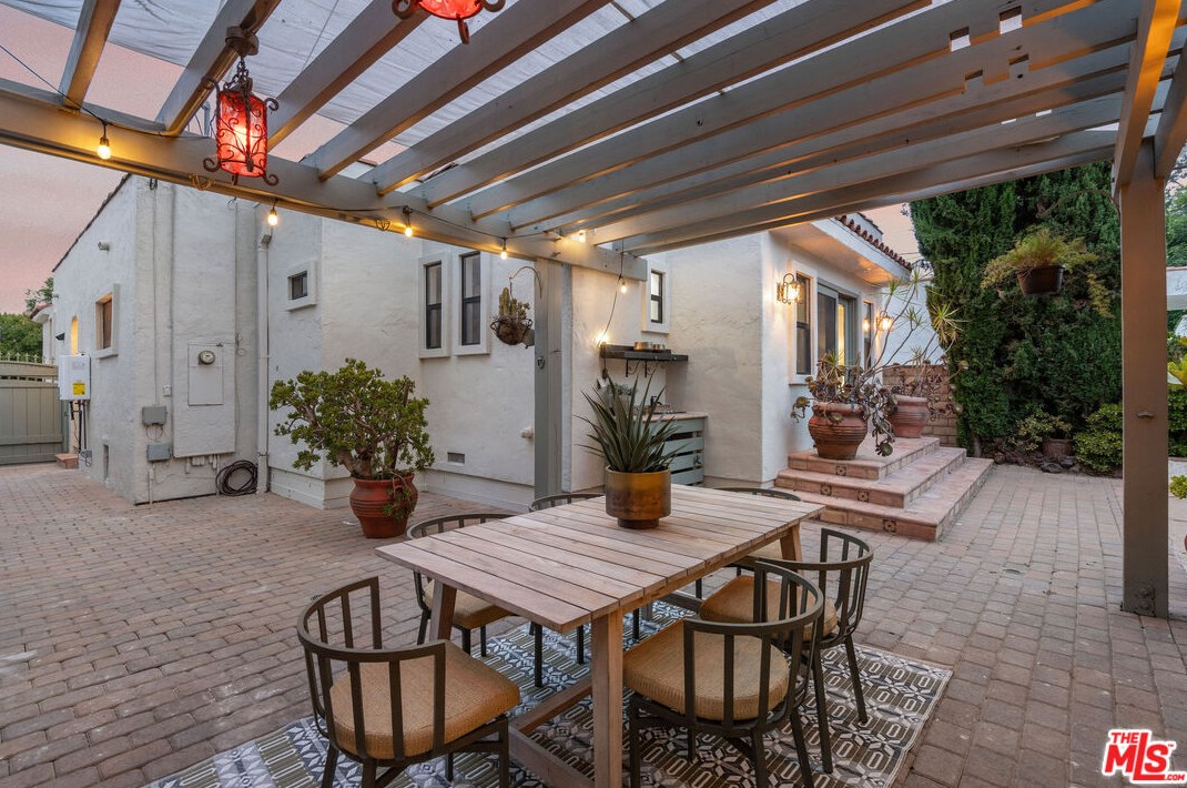 9107 Hargis St, Los Angeles CA  90034-1928 exterior