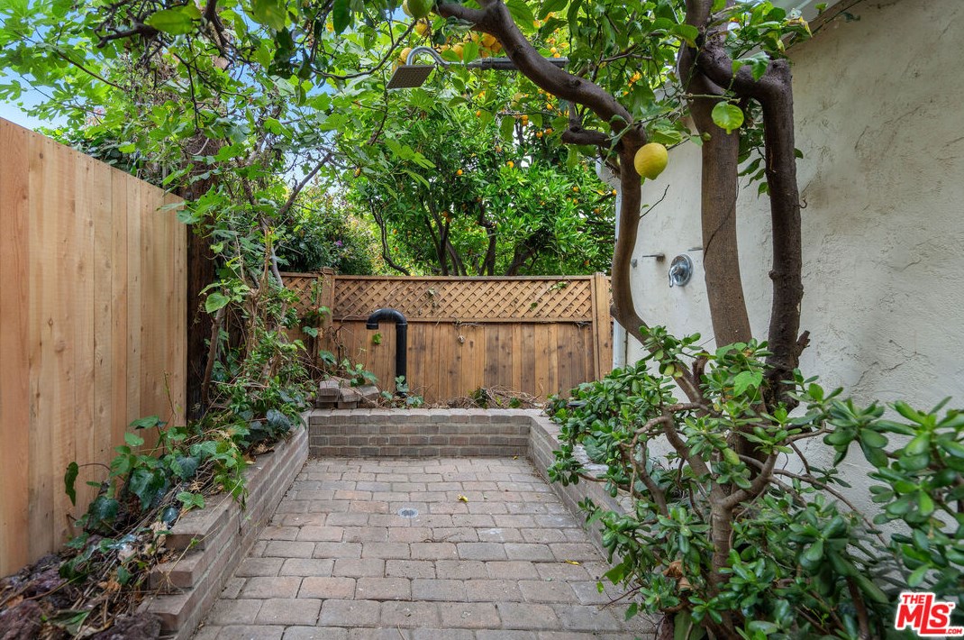 9107 Hargis St, Los Angeles CA  90034-1928 exterior