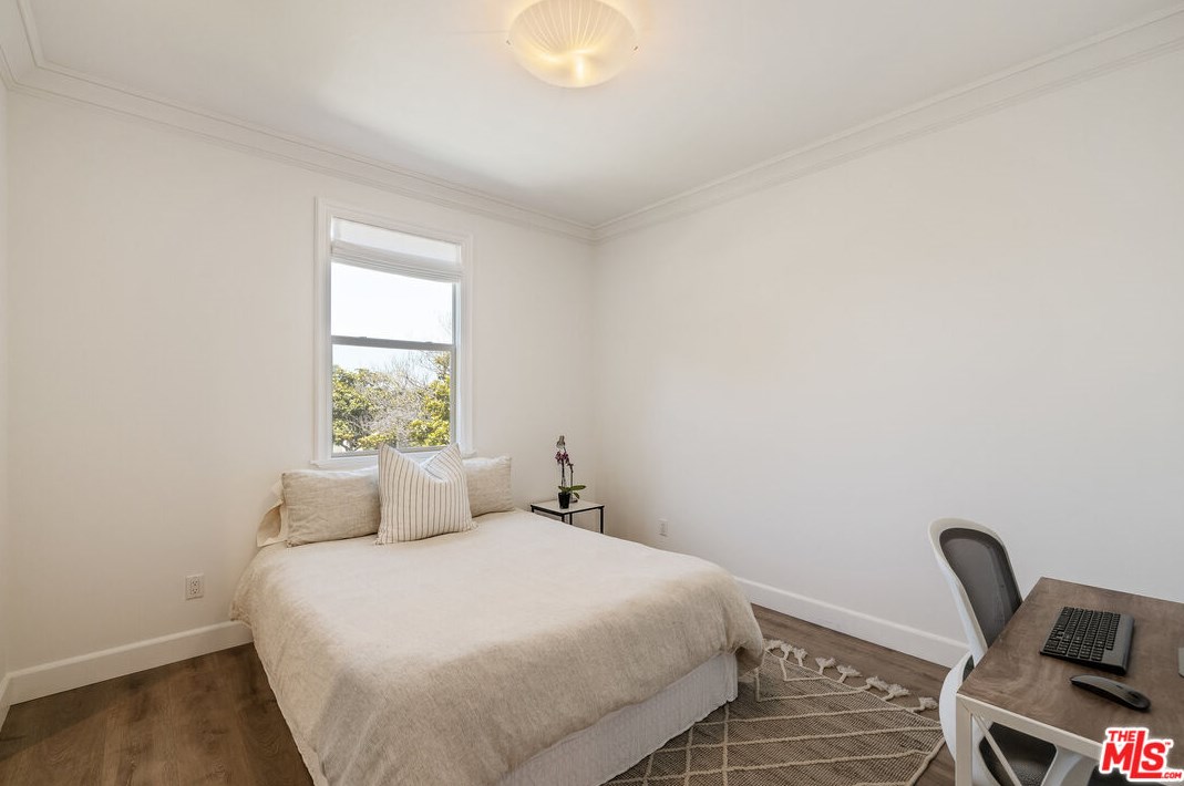 8308 Altavan Ave, Los Angeles CA  90045-2524 exterior