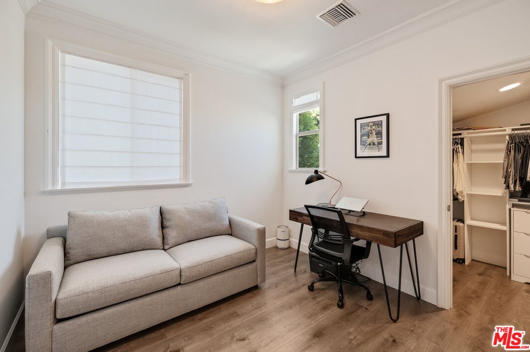 8308 Altavan Ave, Los Angeles CA  90045-2524 exterior