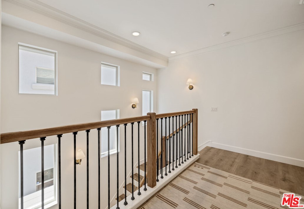 8308 Altavan Ave, Los Angeles CA  90045-2524 exterior