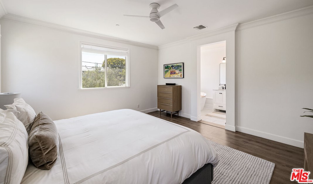 8308 Altavan Ave, Los Angeles CA  90045-2524 exterior