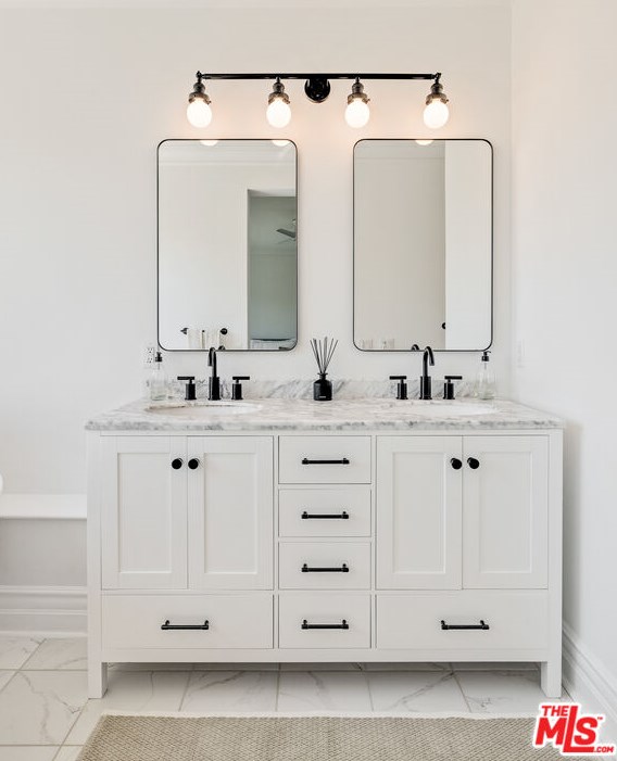 8308 Altavan Ave, Los Angeles CA  90045-2524 exterior