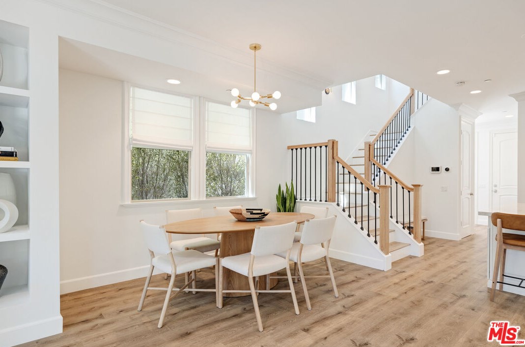 8308 Altavan Ave, Los Angeles CA  90045-2524 exterior