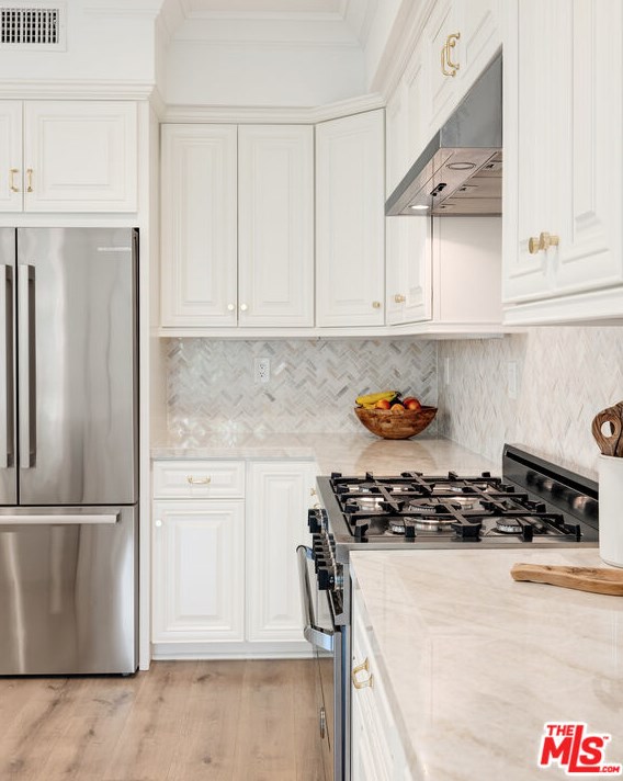 8308 Altavan Ave, Los Angeles CA  90045-2524 exterior