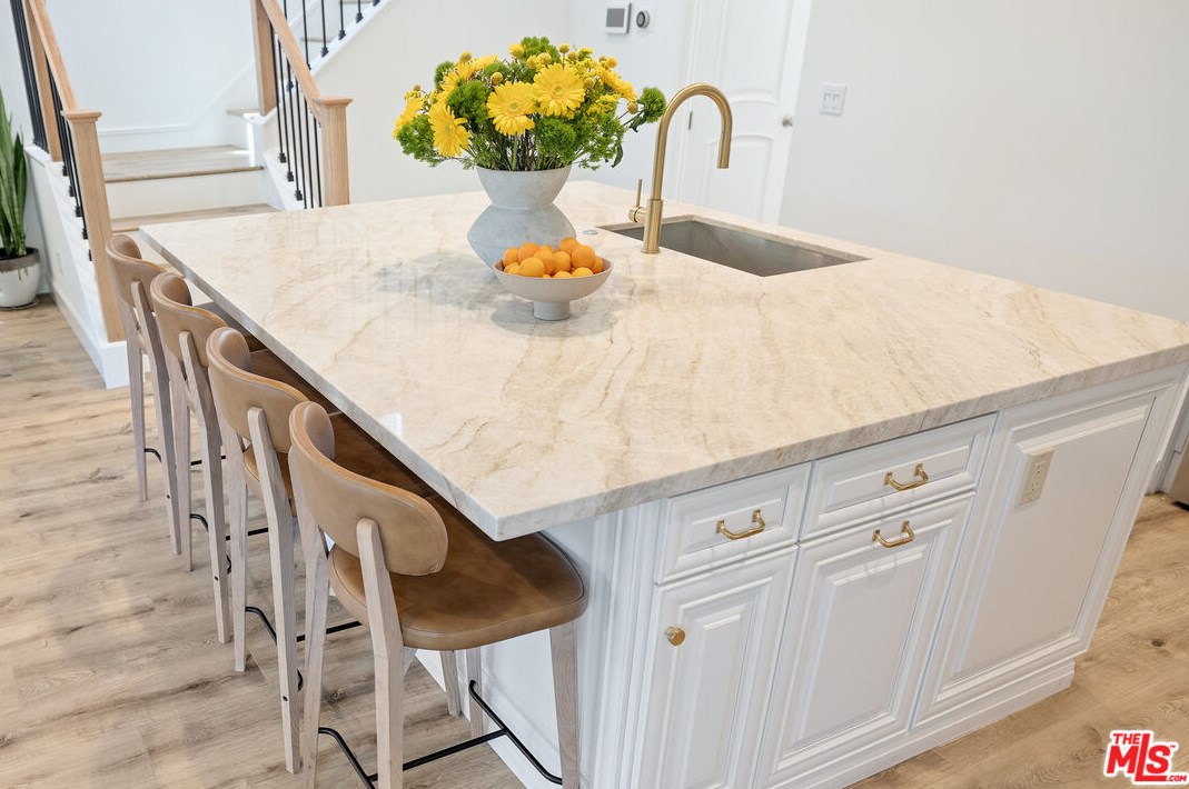 8308 Altavan Ave, Los Angeles CA  90045-2524 exterior