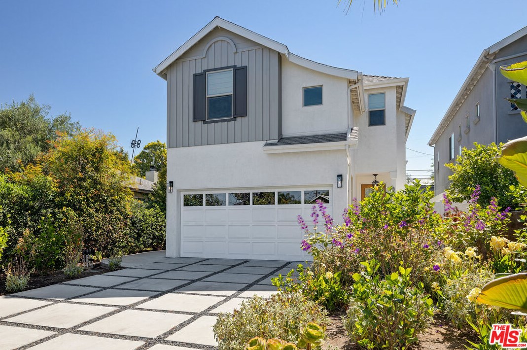 8308 Altavan Ave, Los Angeles CA  90045-2524 exterior