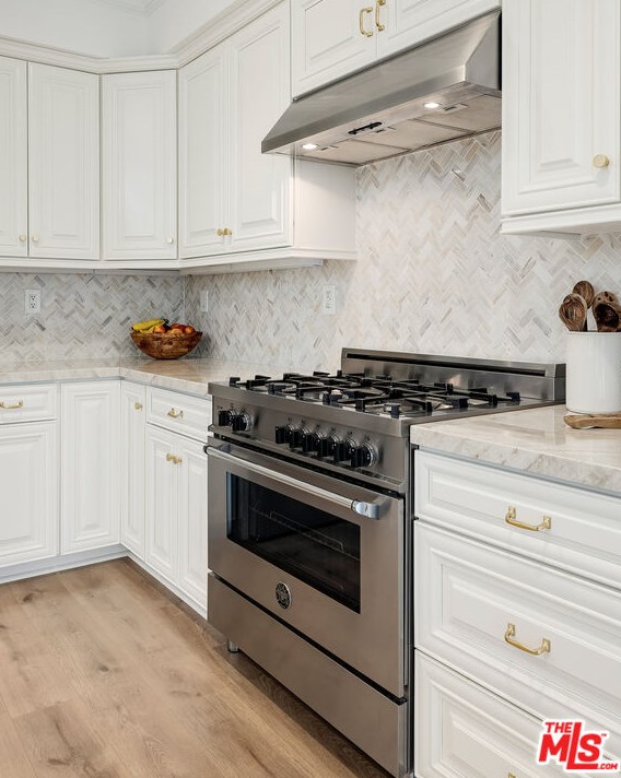 8308 Altavan Ave, Los Angeles CA  90045-2524 exterior