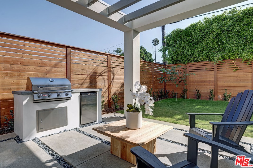2523 Westgate Ave, Los Angeles CA  90064-2741 exterior