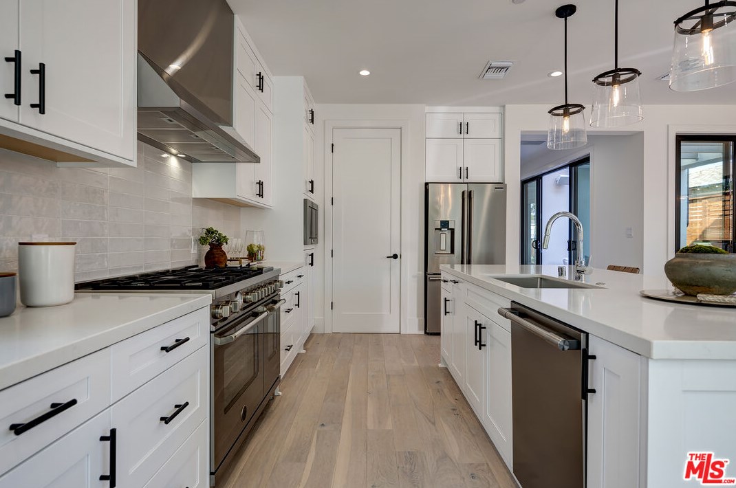 2523 Westgate Ave, Los Angeles CA  90064-2741 exterior