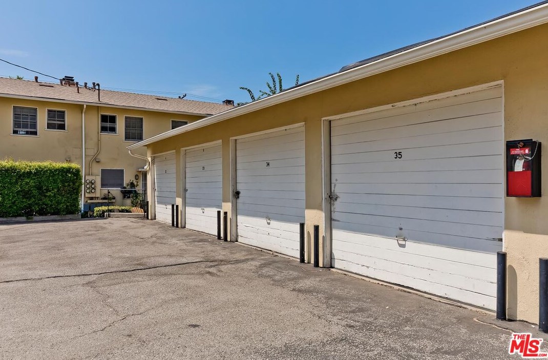 529 Maple St, Glendale CA  91205-2359 exterior