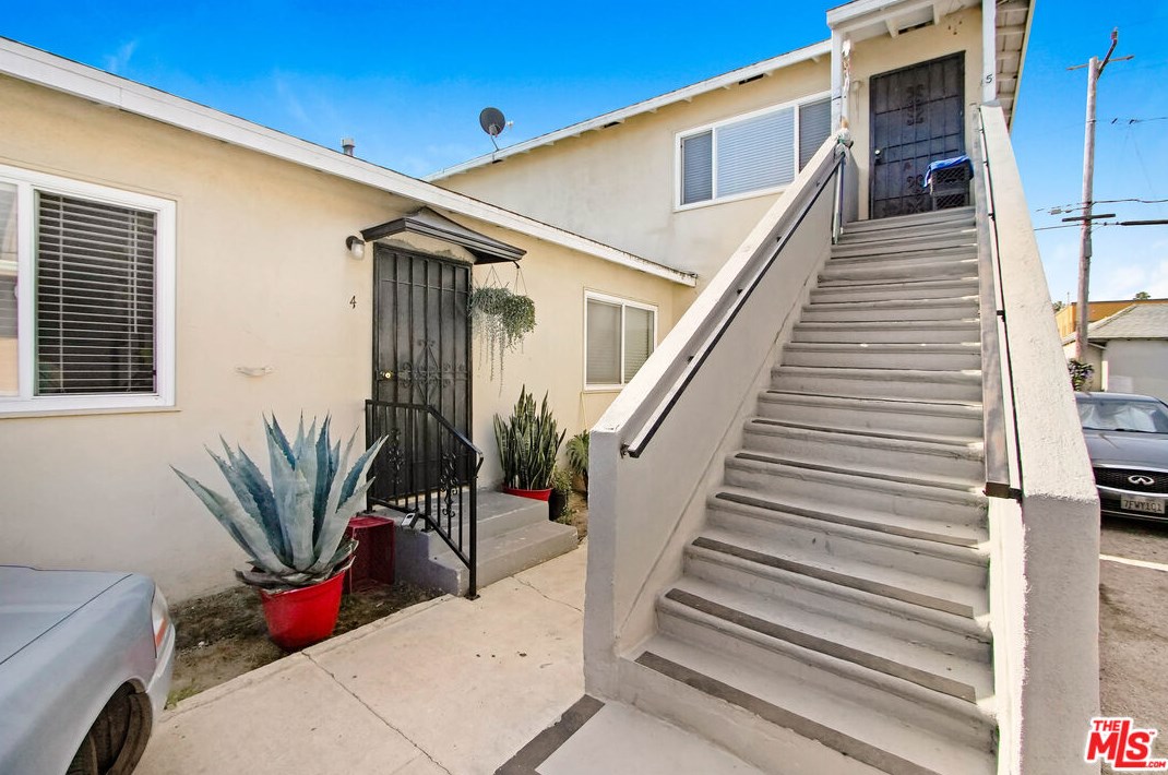 1232 94 St, Los Angeles CA  90044-1938 exterior