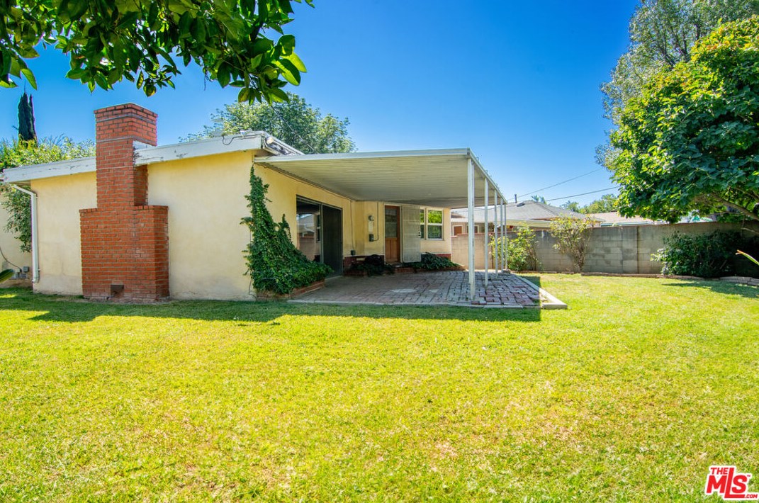 6943 Zelzah Ave, Los Angeles CA  91335-4832 exterior