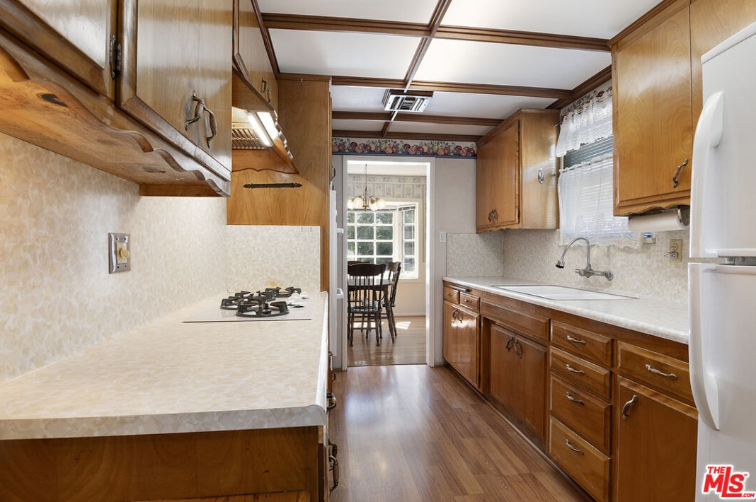 6943 Zelzah Ave, Los Angeles CA  91335-4832 exterior