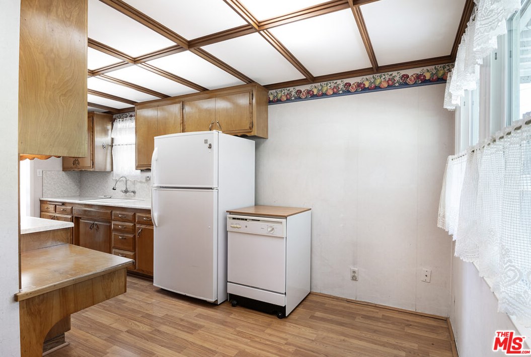 6943 Zelzah Ave, Los Angeles CA  91335-4832 exterior