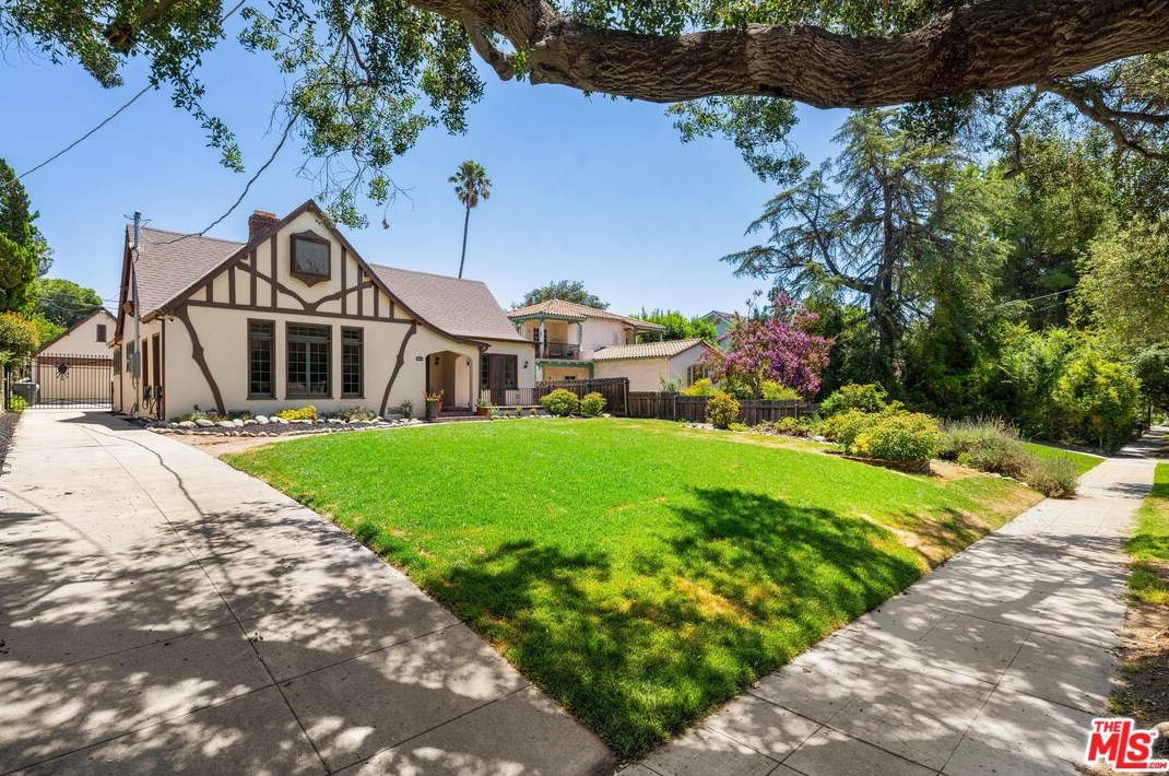964 Holliston Ave, Pasadena CA  91104-3012 exterior