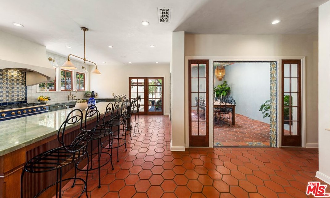 964 Holliston Ave, Pasadena CA  91104-3012 exterior