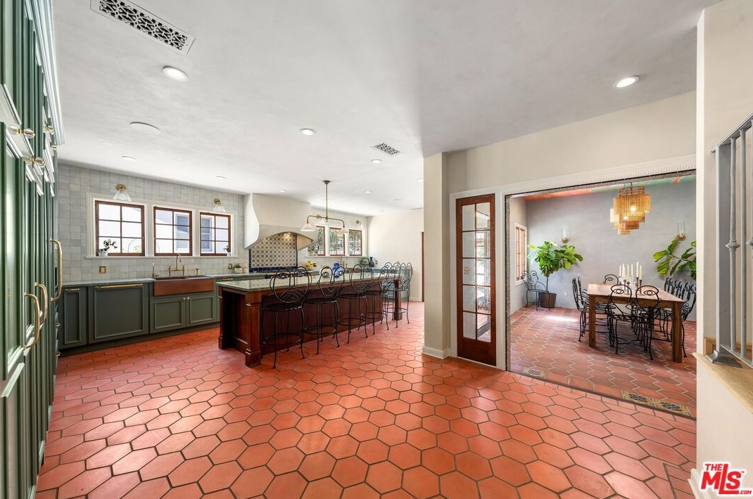 964 Holliston Ave, Pasadena CA  91104-3012 exterior