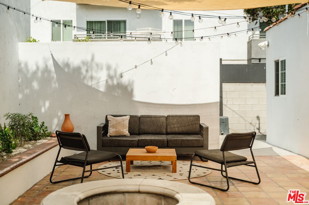 3323 Beverly Dr, Los Angeles CA  90034-2807 exterior