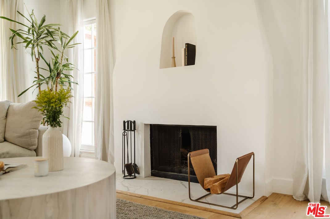 3323 Beverly Dr, Los Angeles CA  90034-2807 exterior