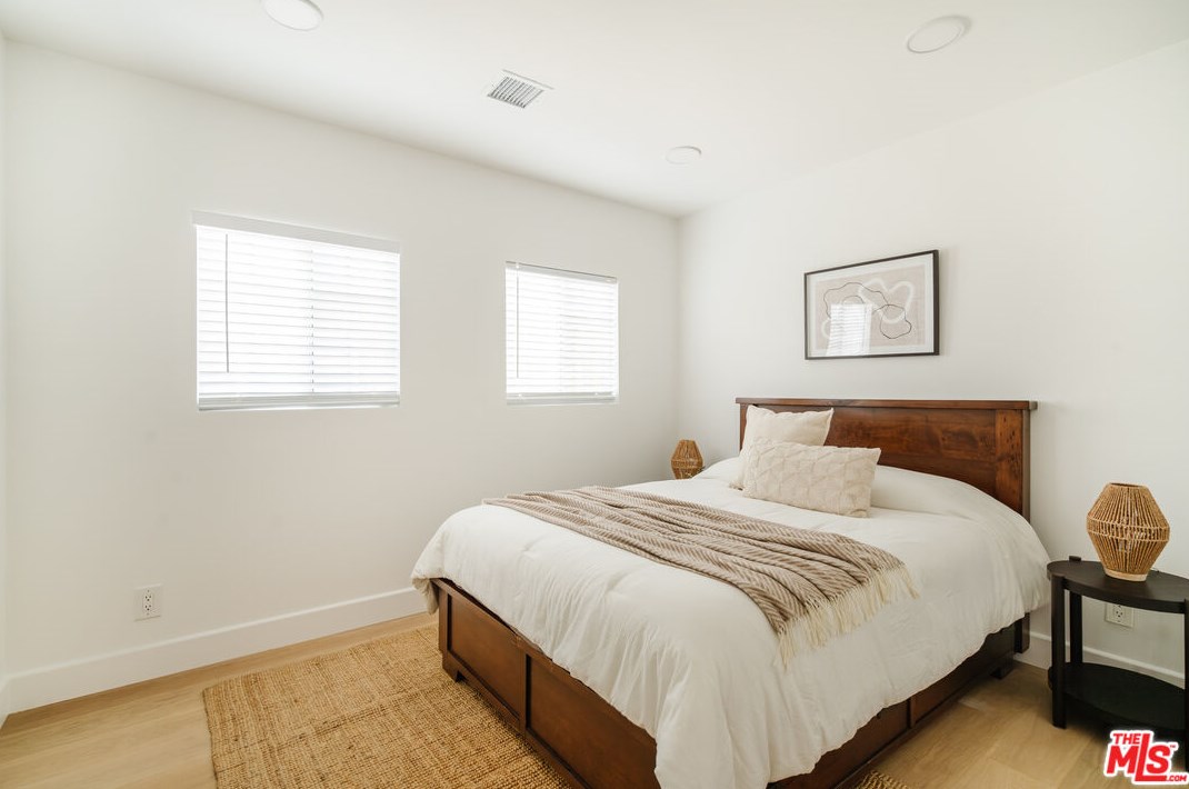 3323 Beverly Dr, Los Angeles CA  90034-2807 exterior