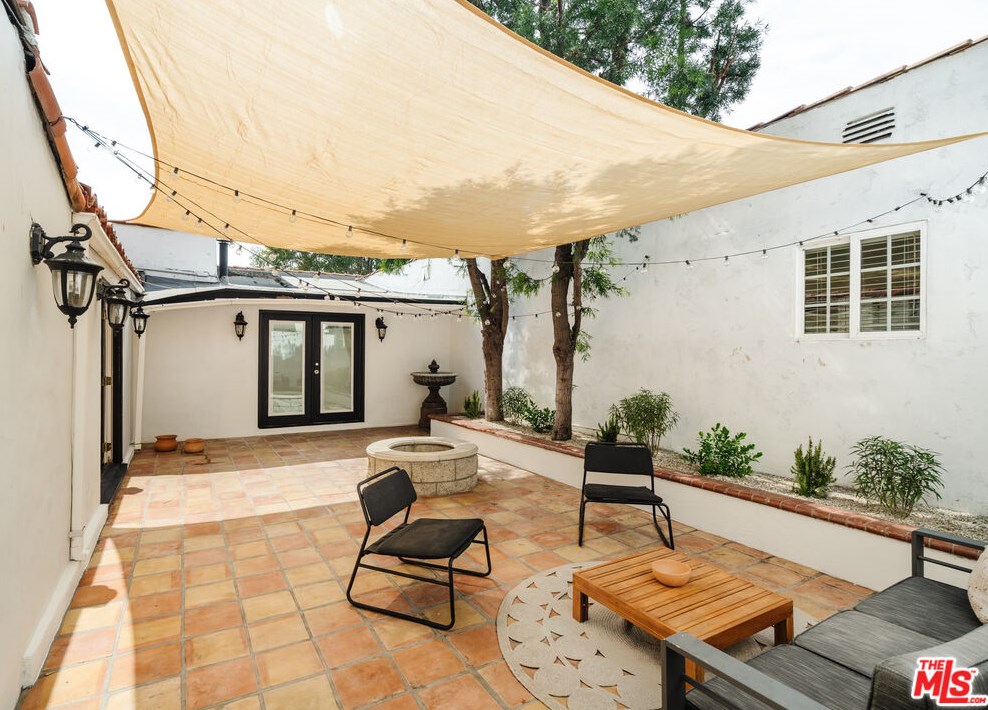 3323 Beverly Dr, Los Angeles CA  90034-2807 exterior