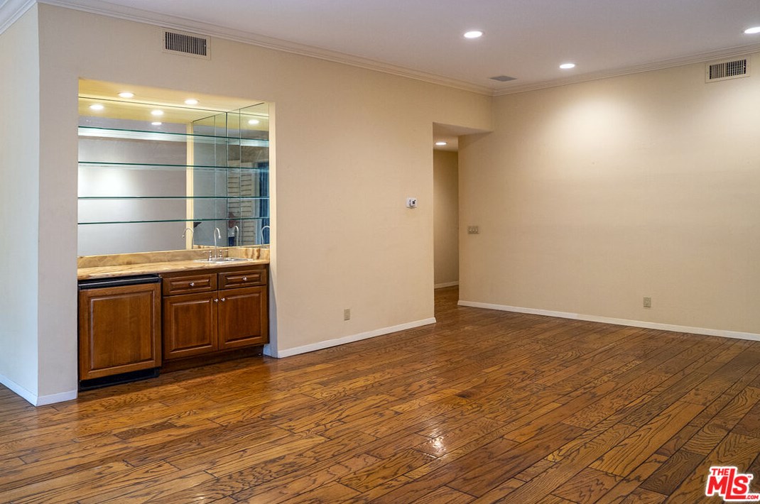 2265 Century Hl, Los Angeles CA  90067-3518 exterior