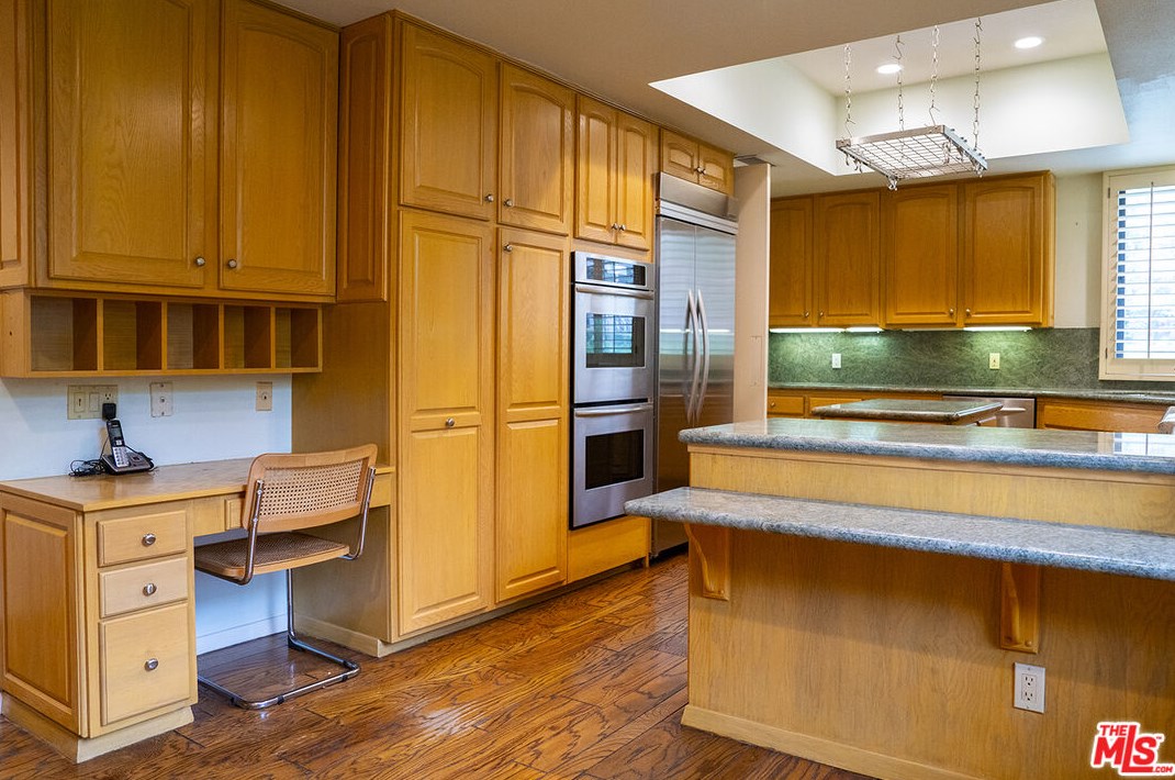 2265 Century Hl, Los Angeles CA  90067-3518 exterior