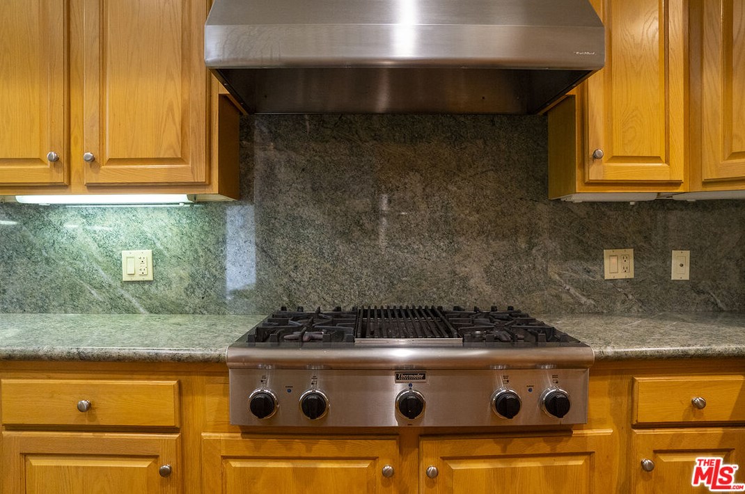 2265 Century Hl, Los Angeles CA  90067-3518 exterior