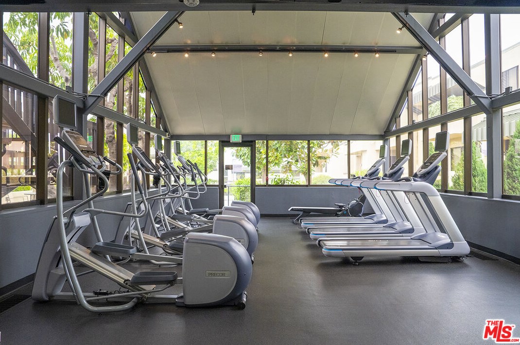 2265 Century Hl, Los Angeles CA  90067-3518 exterior