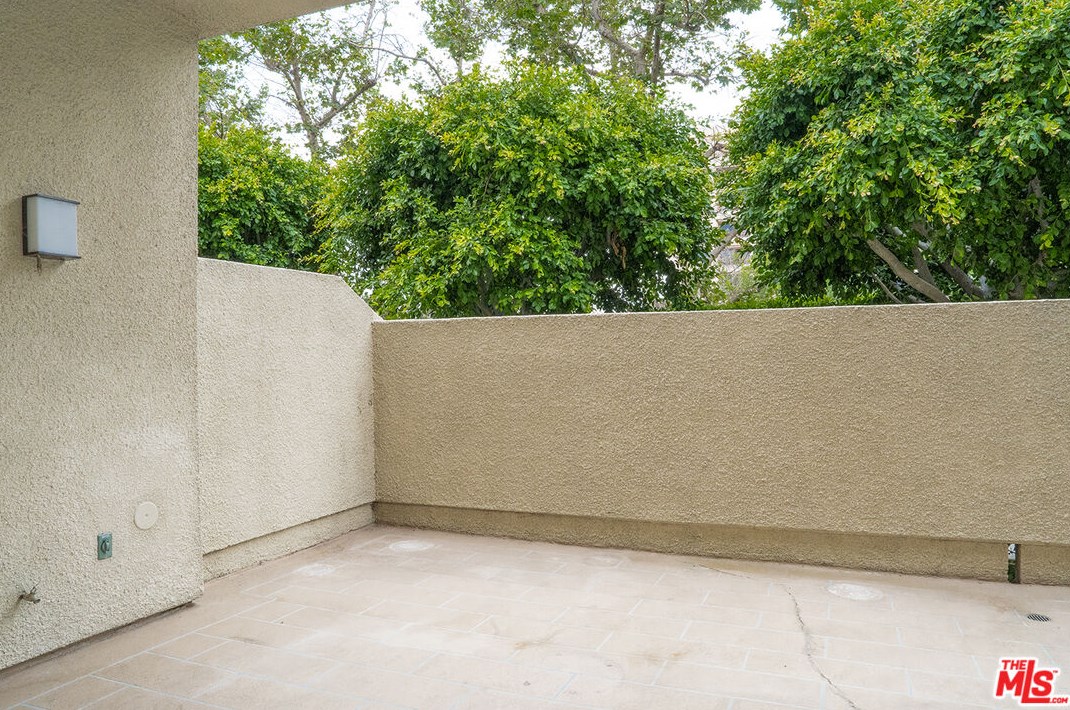 2265 Century Hl, Los Angeles CA  90067-3518 exterior