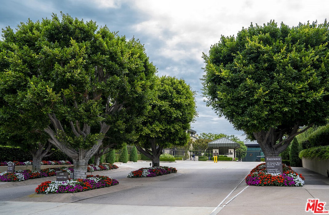 2265 Century Hl, Los Angeles CA  90067-3518 exterior