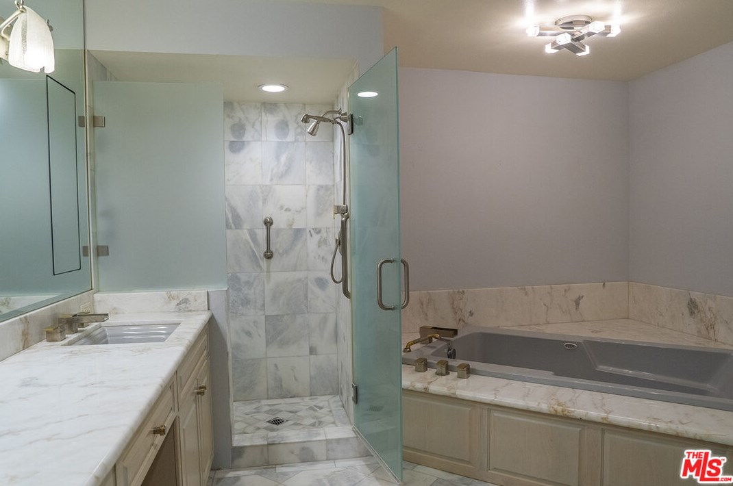 2265 Century Hl, Los Angeles CA  90067-3518 exterior