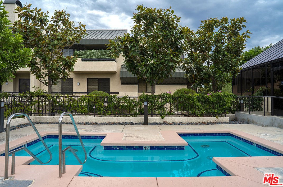 2265 Century Hl, Los Angeles CA  90067-3518 exterior