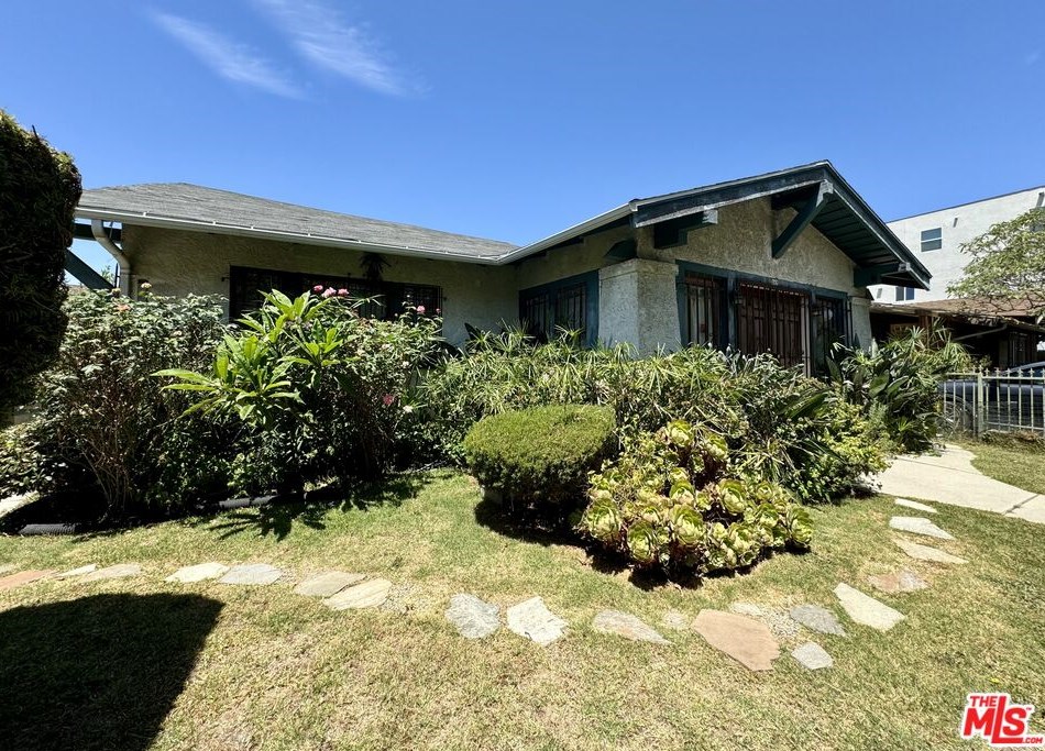 217 Park View St, Los Angeles CA  90057-2011 exterior
