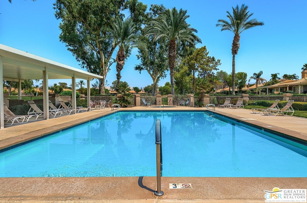 13 La Costa Dr, Rancho Mirage CA  92270-1614 exterior