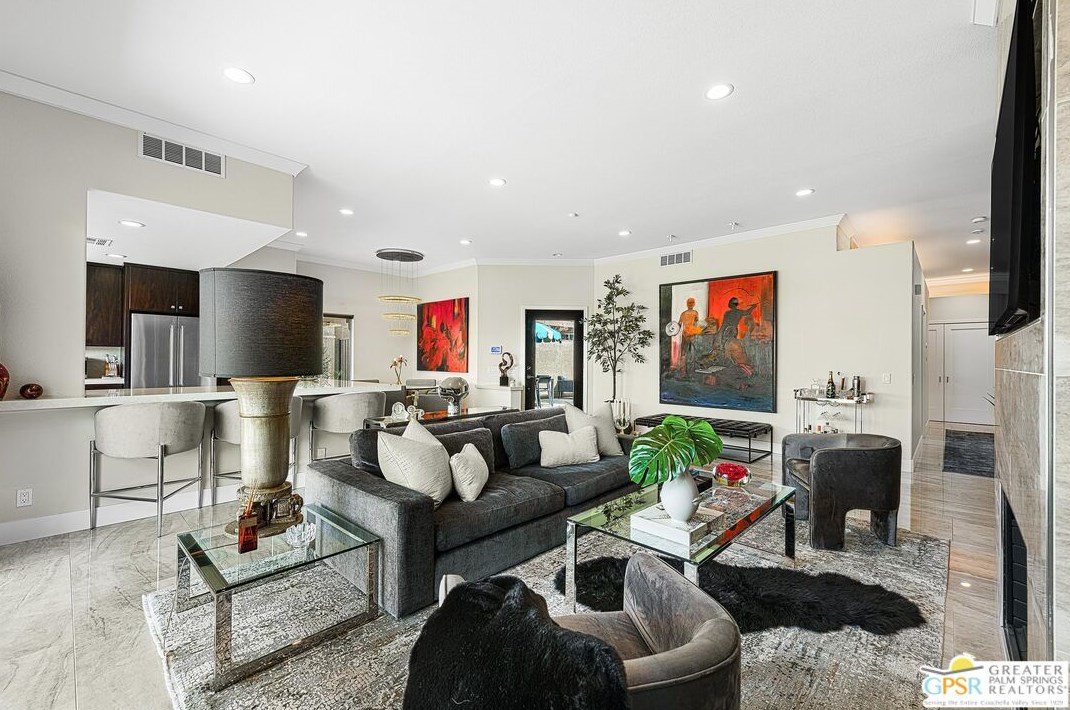 13 La Costa Dr, Rancho Mirage CA  92270-1614 exterior