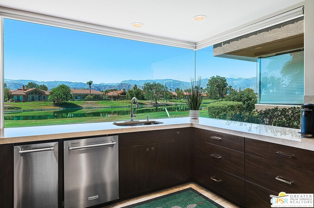 13 La Costa Dr, Rancho Mirage CA  92270-1614 exterior