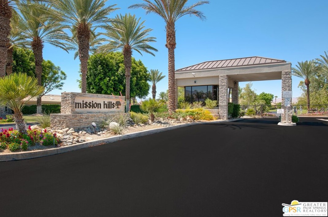 13 La Costa Dr, Rancho Mirage CA  92270-1614 exterior