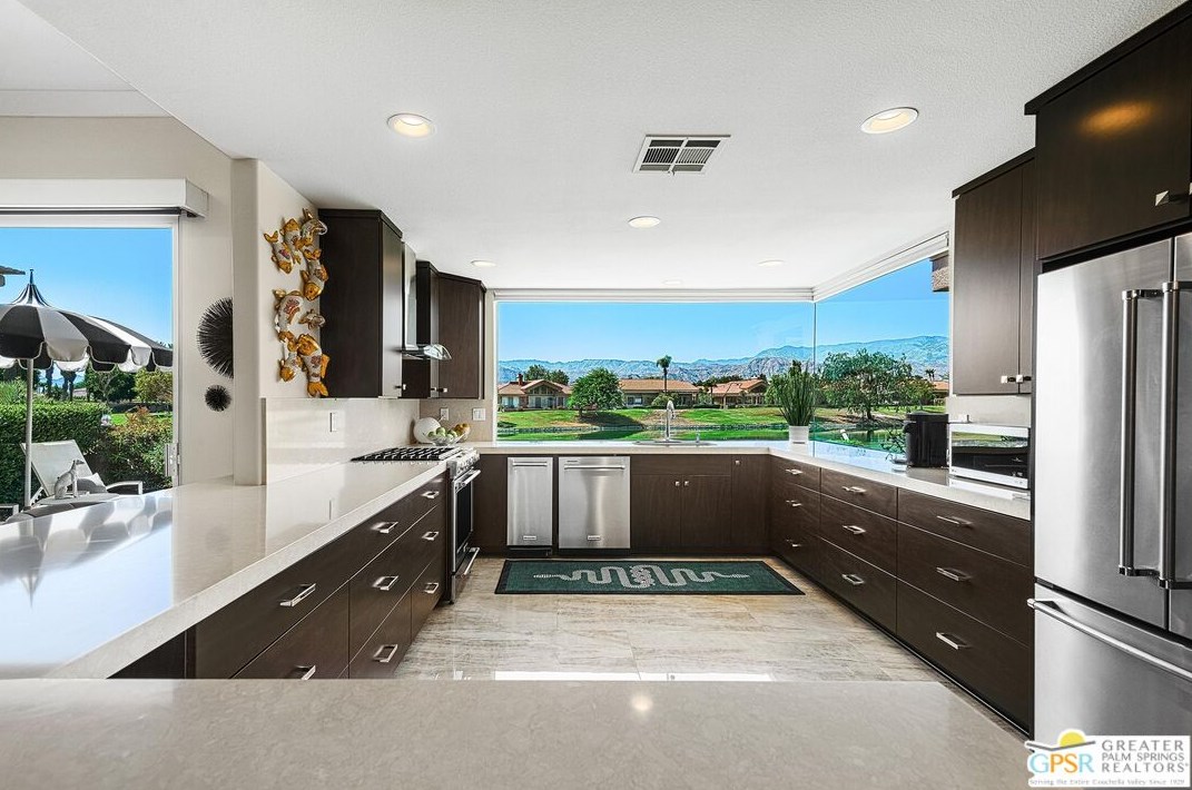 13 La Costa Dr, Rancho Mirage CA  92270-1614 exterior