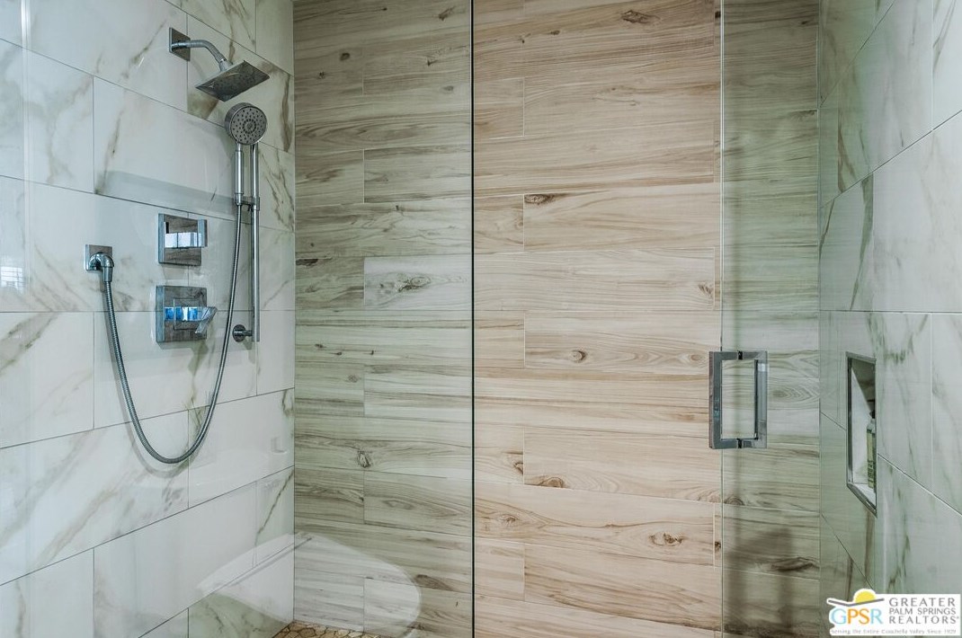 13 La Costa Dr, Rancho Mirage CA  92270-1614 exterior