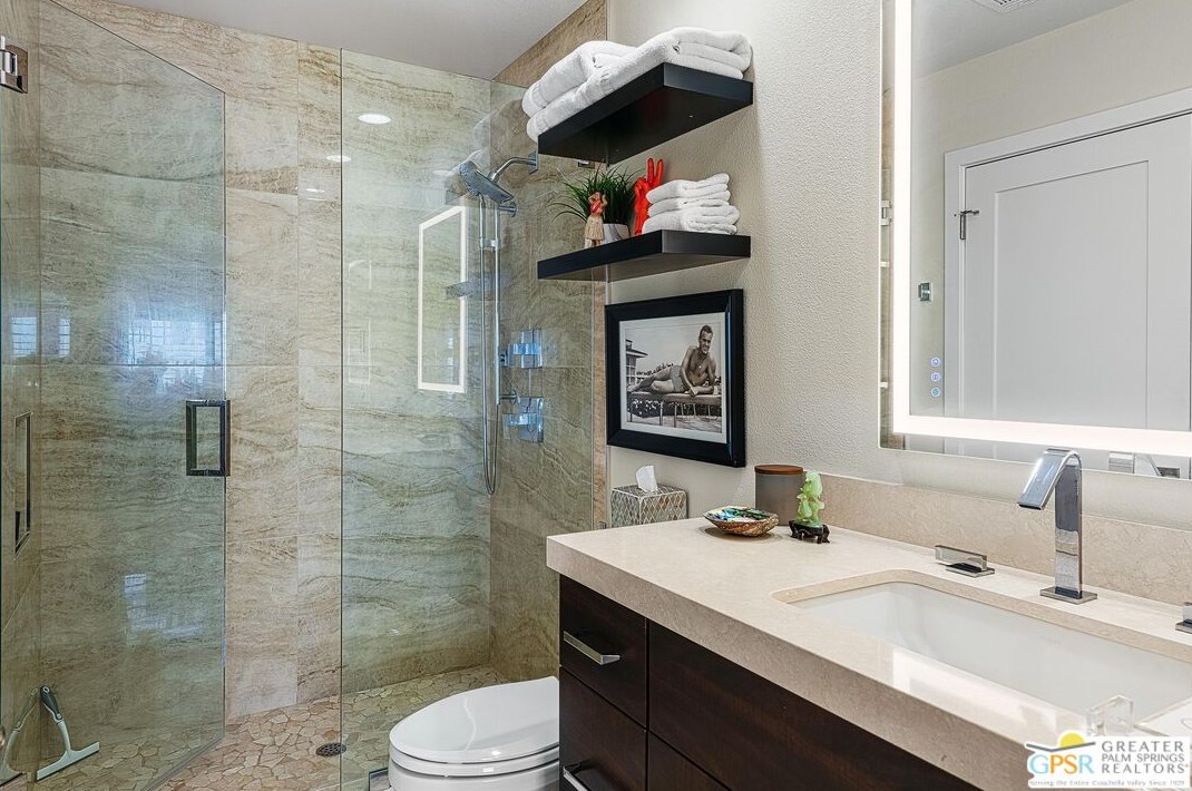 13 La Costa Dr, Rancho Mirage CA  92270-1614 exterior