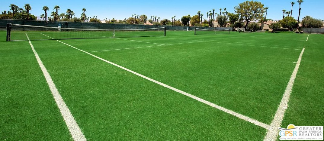 13 La Costa Dr, Rancho Mirage CA  92270-1614 exterior