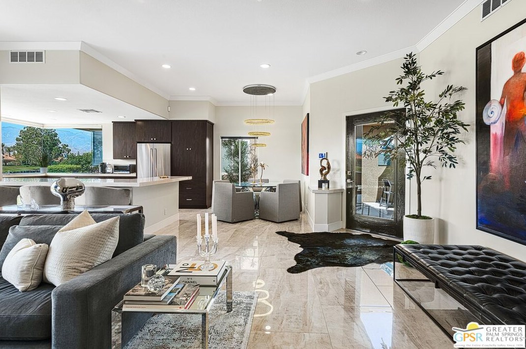 13 La Costa Dr, Rancho Mirage CA  92270-1614 exterior