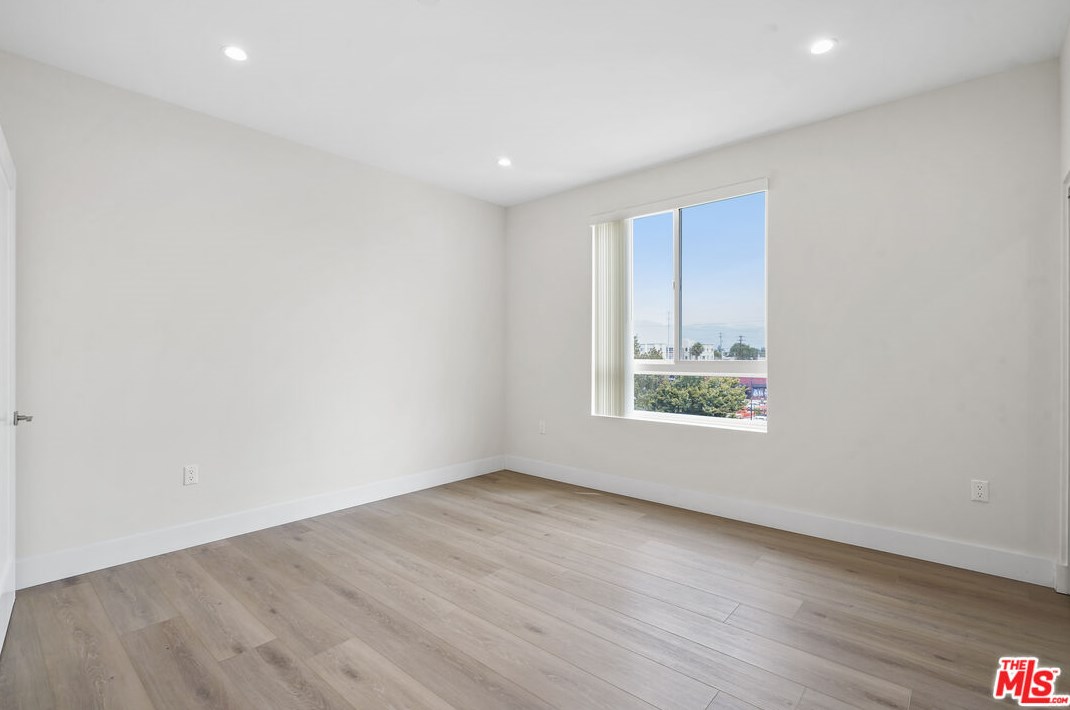 11042 La Maida St #202, North Hollywood, CA 91601